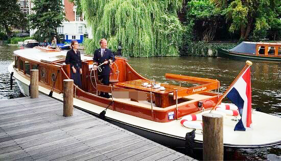 Аренда частной лодки в Амстердаме.